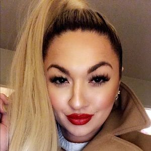 Meet your Posher, Anjelii